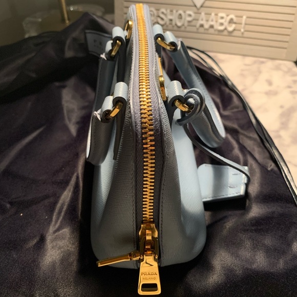 🛑SOLD🛑Prada saffiano mini lux crossbody - Picture 4 of 8